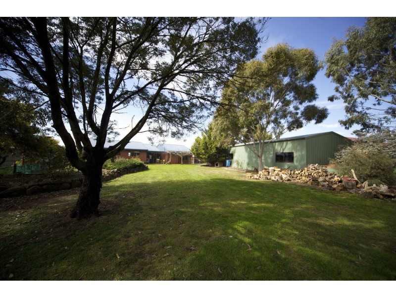 44 South Beach Road, Lake Bolac VIC 3351