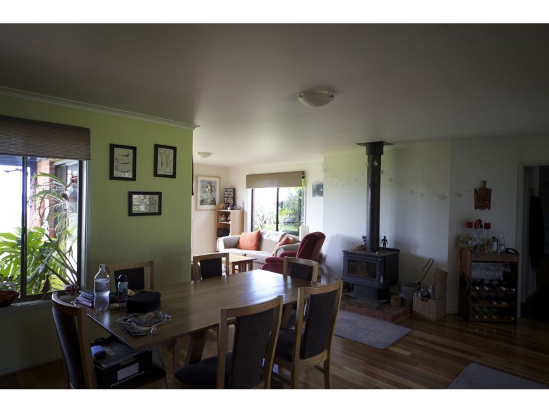 44 South Beach Road, Lake Bolac VIC 3351