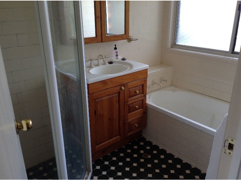 1 Adamson Street, Glenfield NSW 2167