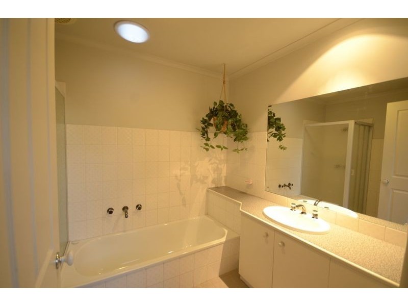 1 Orton Place, Roxburgh Park VIC 3064