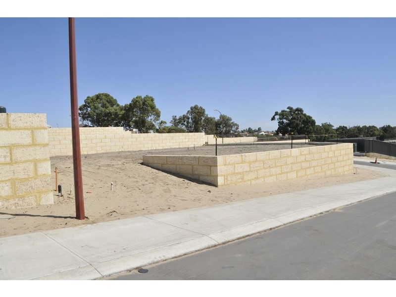 311 Landsdale Road, Landsdale WA 6065