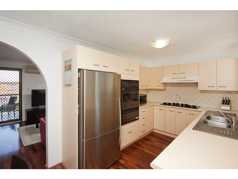 4/2 Kirkland Ave, Coorparoo QLD 4151