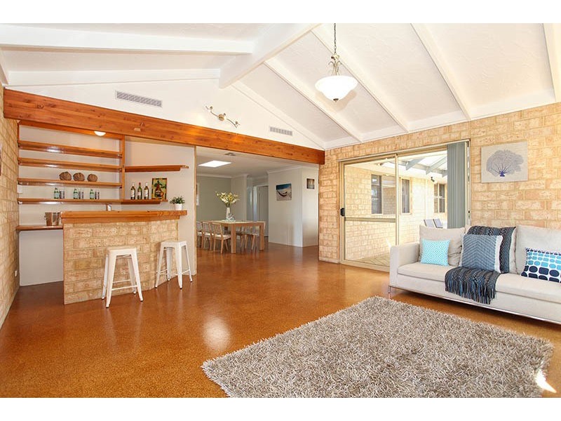 17 Callawa Street, Golden Bay WA 6174