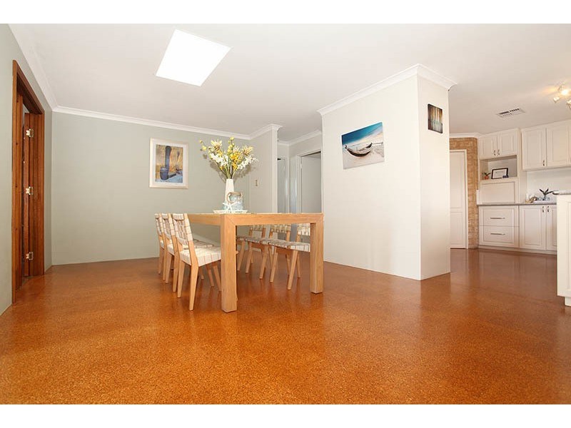 17 Callawa Street, Golden Bay WA 6174