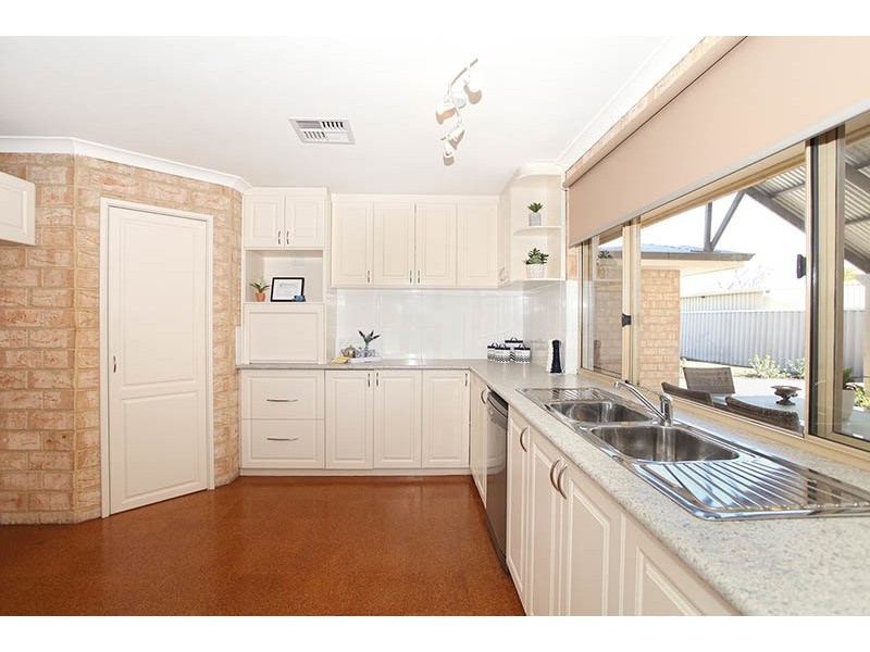 17 Callawa Street, Golden Bay WA 6174