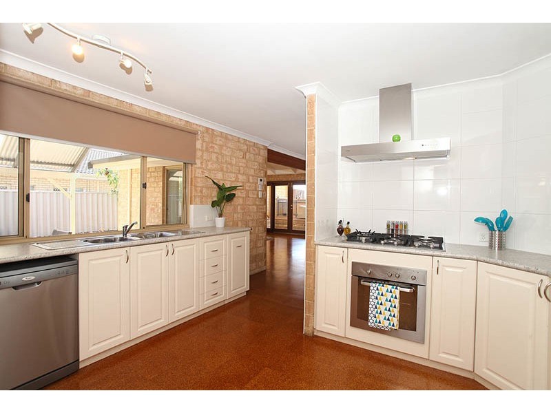 17 Callawa Street, Golden Bay WA 6174