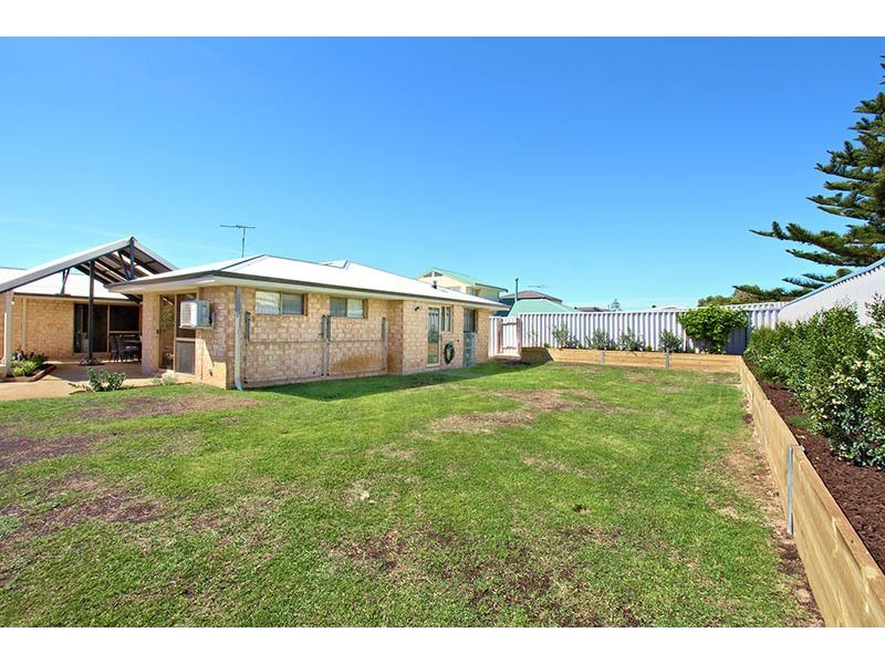 17 Callawa Street, Golden Bay WA 6174