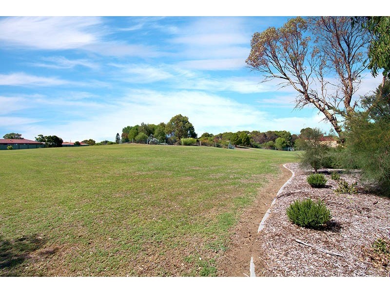 17 Callawa Street, Golden Bay WA 6174