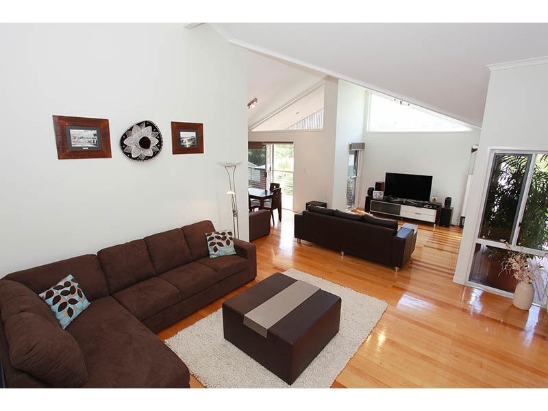 246 Chapel Hill Road, Chapel Hill QLD 4069