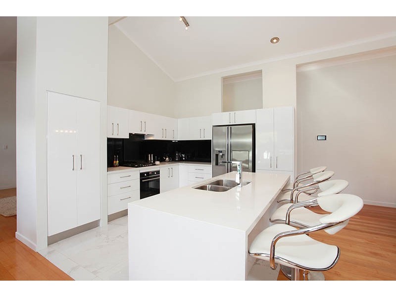 246 Chapel Hill Road, Chapel Hill QLD 4069