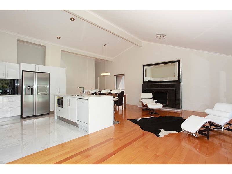 246 Chapel Hill Road, Chapel Hill QLD 4069