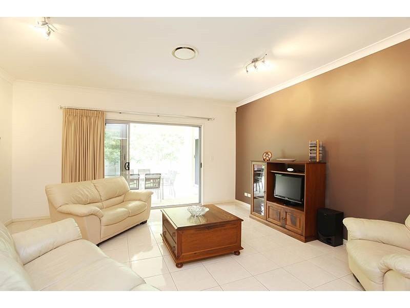 Seventeen Mile Rocks QLD 4073