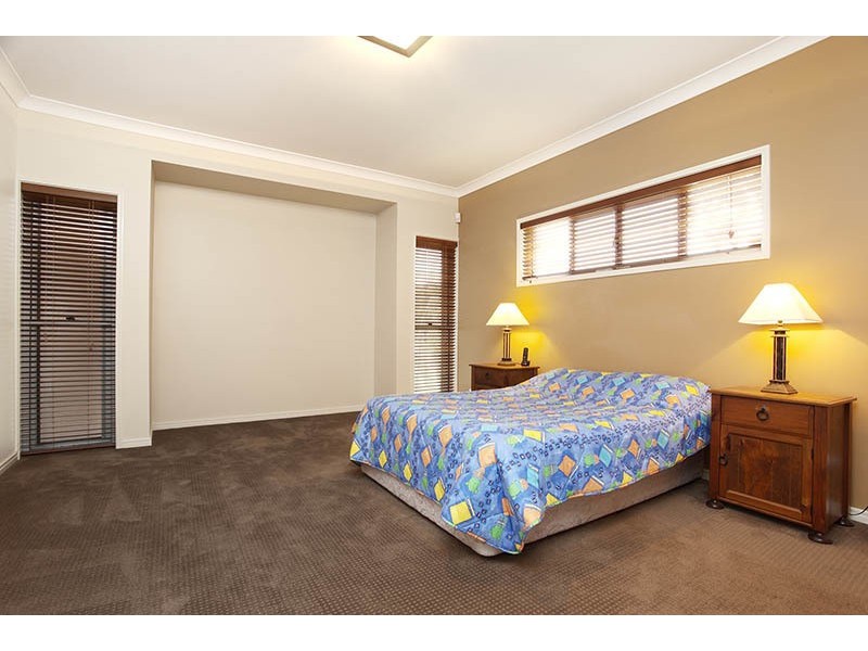 Seventeen Mile Rocks QLD 4073