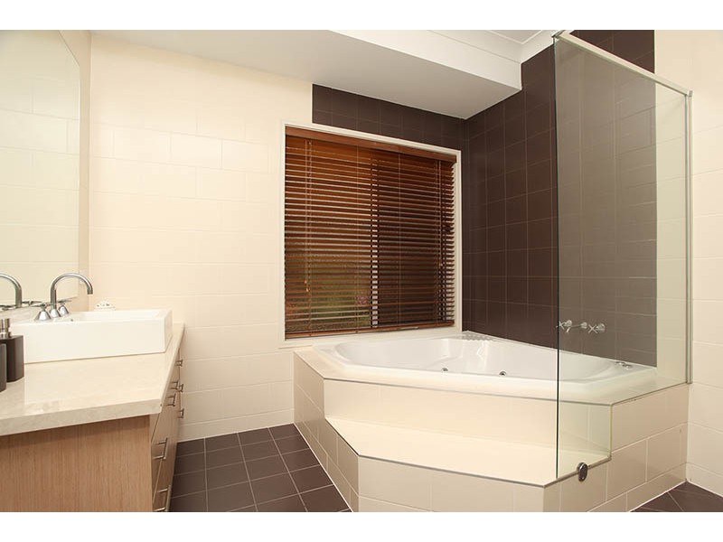 Seventeen Mile Rocks QLD 4073