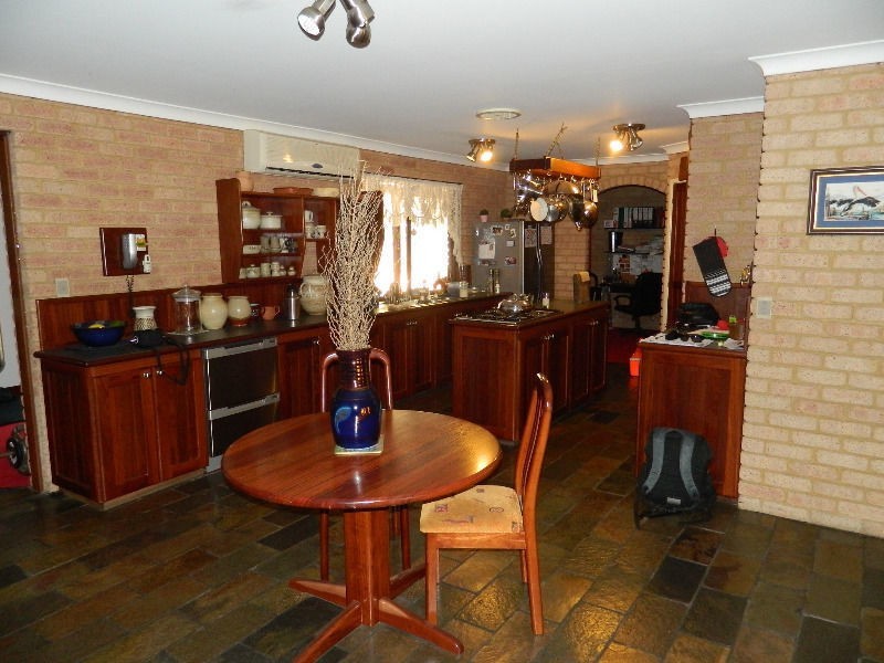 1A Marri Court, Parklands WA 6180