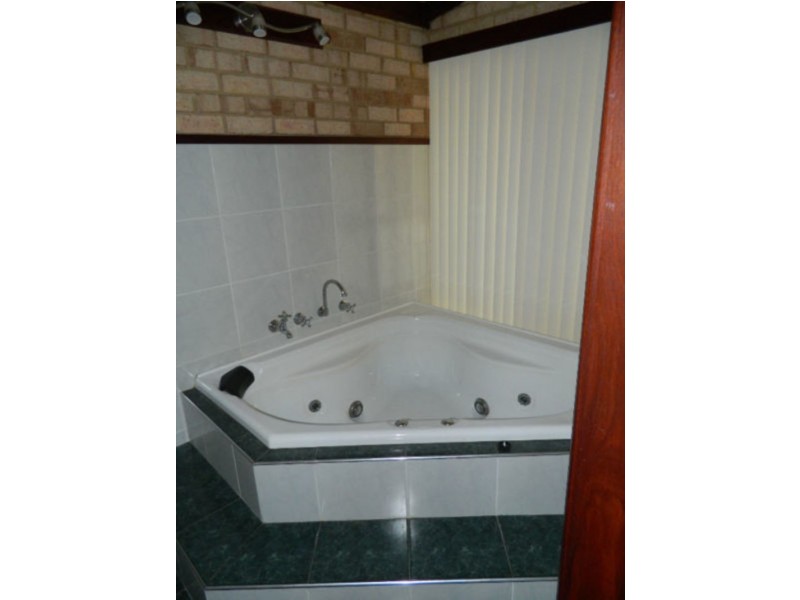 1A Marri Court, Parklands WA 6180