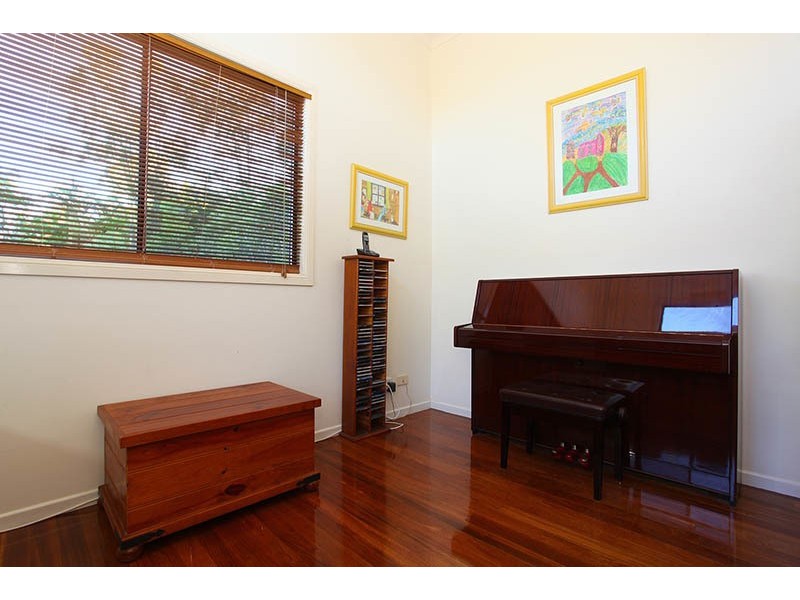 17 Kalamunda Close, Elanora QLD 4221