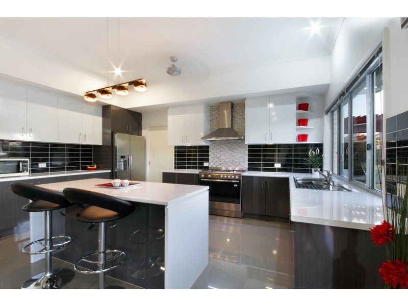 8 Cooinda Place, Glass House Mountains QLD 4518