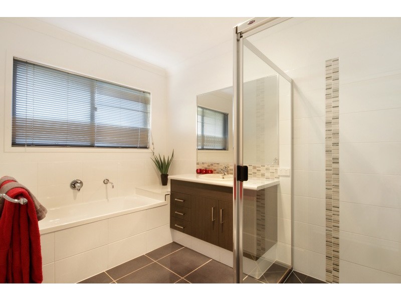 8 Cooinda Place, Glass House Mountains QLD 4518