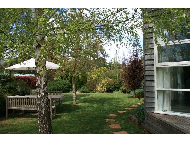 12  Groves Street, Trentham VIC 3458