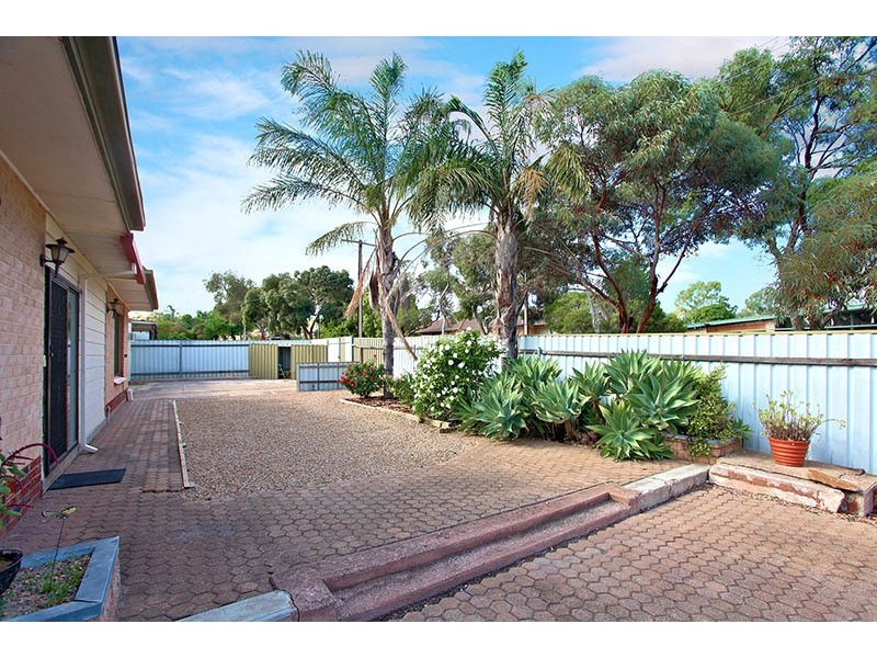 18 Hodge Road, Para Hills SA 5096