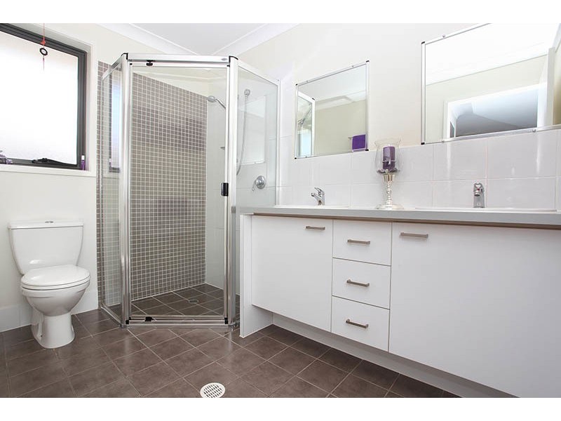 24 Casuarina Drive, Molendinar QLD 4214