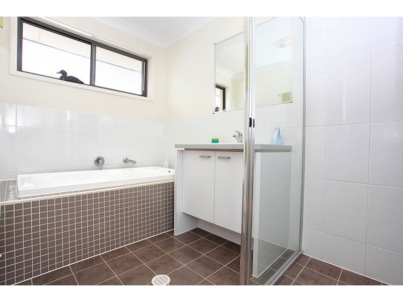 24 Casuarina Drive, Molendinar QLD 4214