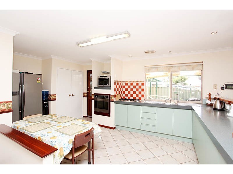 8 Birdsong Grove, Greenfields WA 6210