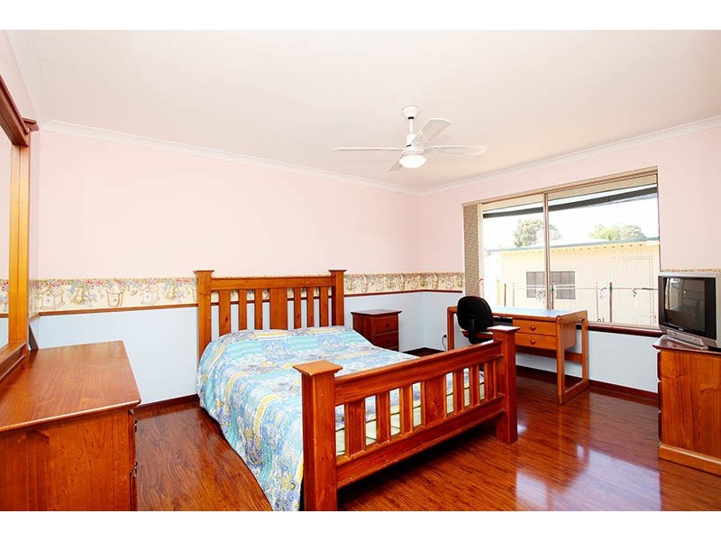 8 Birdsong Grove, Greenfields WA 6210