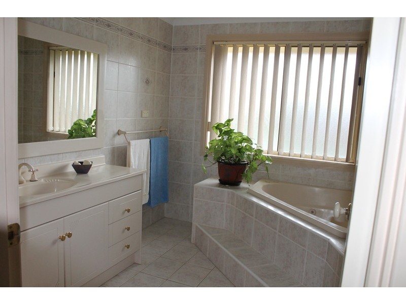 11 Bradyn Place, Glenmore Park NSW 2745