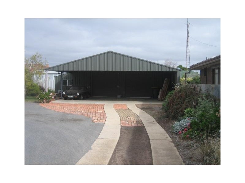 20 Walker Street, Donald VIC 3480