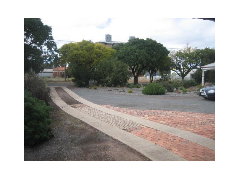 20 Walker Street, Donald VIC 3480