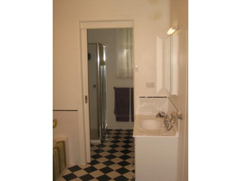 20 Walker Street, Donald VIC 3480