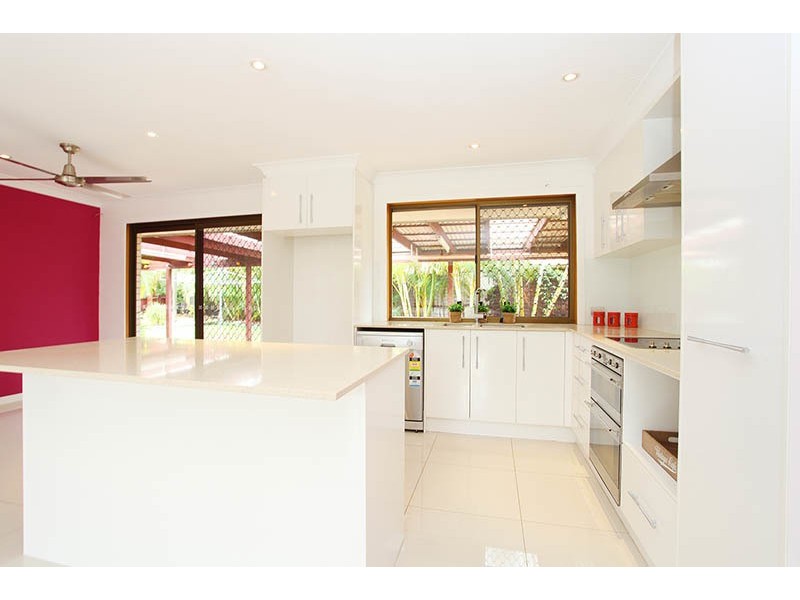 12 Oakland Court, Burleigh Waters QLD 4220