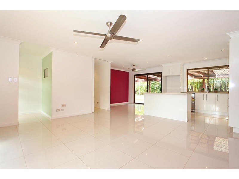 12 Oakland Court, Burleigh Waters QLD 4220