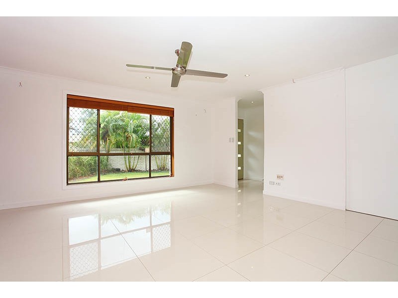 12 Oakland Court, Burleigh Waters QLD 4220