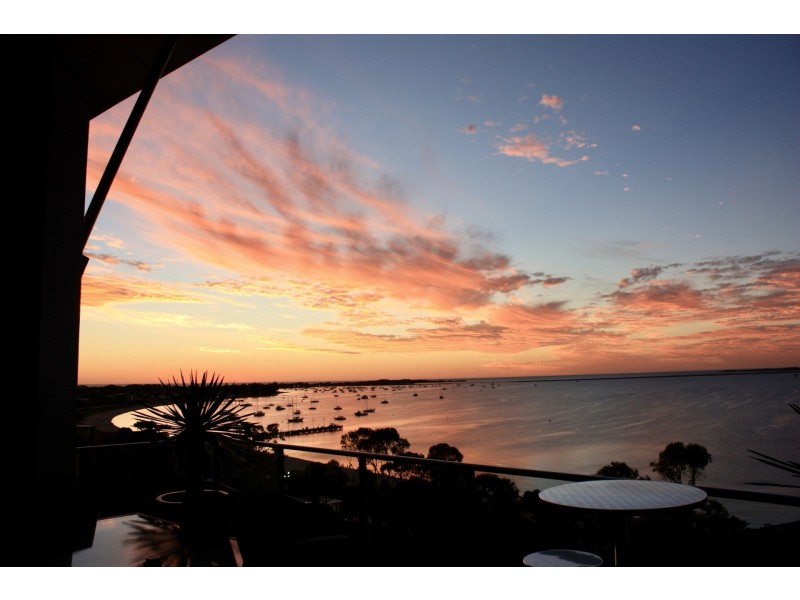 60/17 Rockingham Beach Road, Rockingham WA 6168