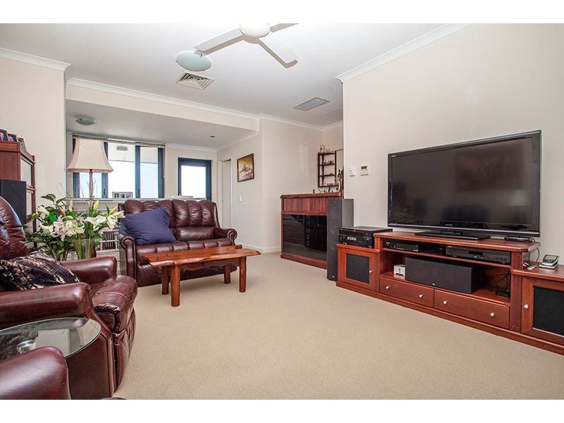 60/17 Rockingham Beach Road, Rockingham WA 6168