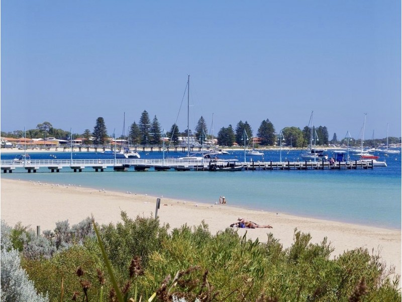 60/17 Rockingham Beach Road, Rockingham WA 6168