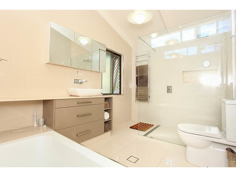 Elanora QLD 4221