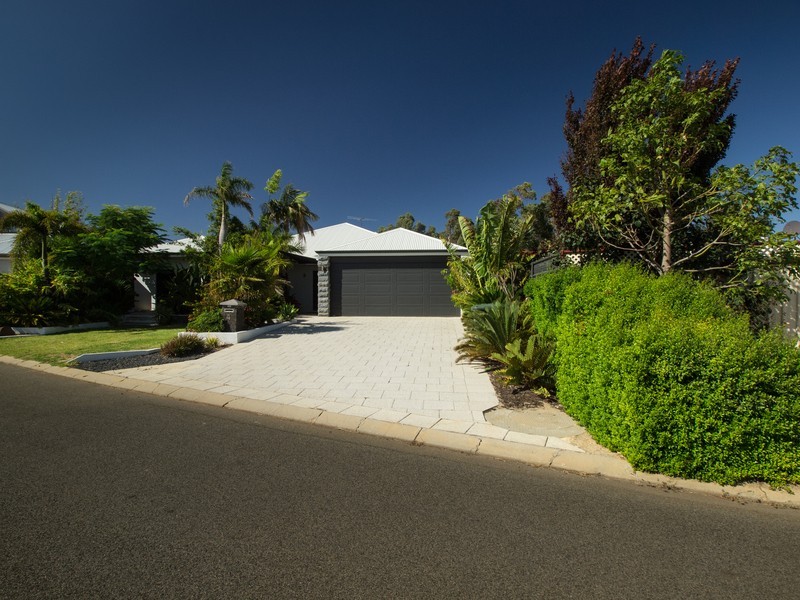 4 Verdin Close, Maida Vale WA 6057