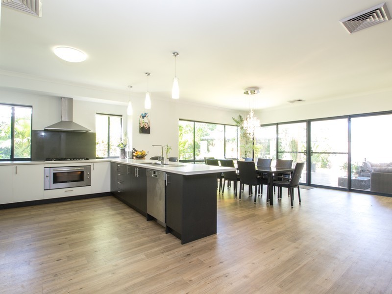 4 Verdin Close, Maida Vale WA 6057