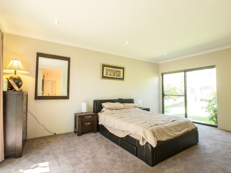 4 Verdin Close, Maida Vale WA 6057