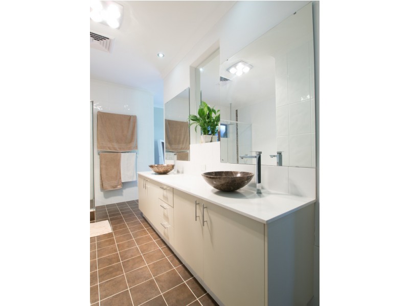 4 Verdin Close, Maida Vale WA 6057