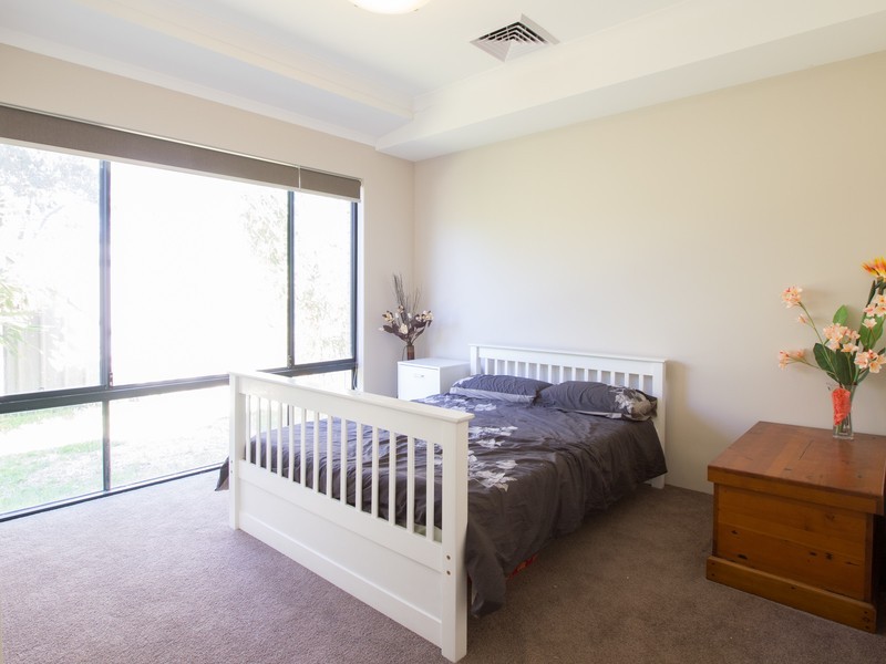 4 Verdin Close, Maida Vale WA 6057