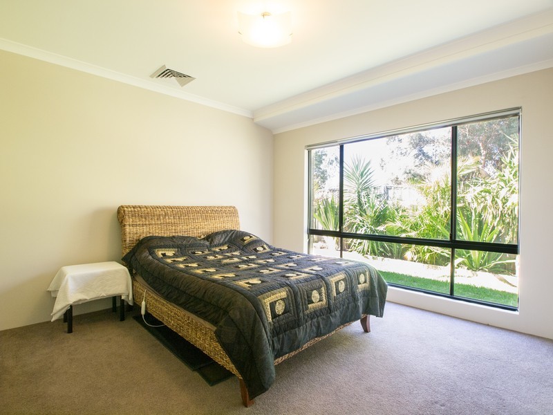 4 Verdin Close, Maida Vale WA 6057
