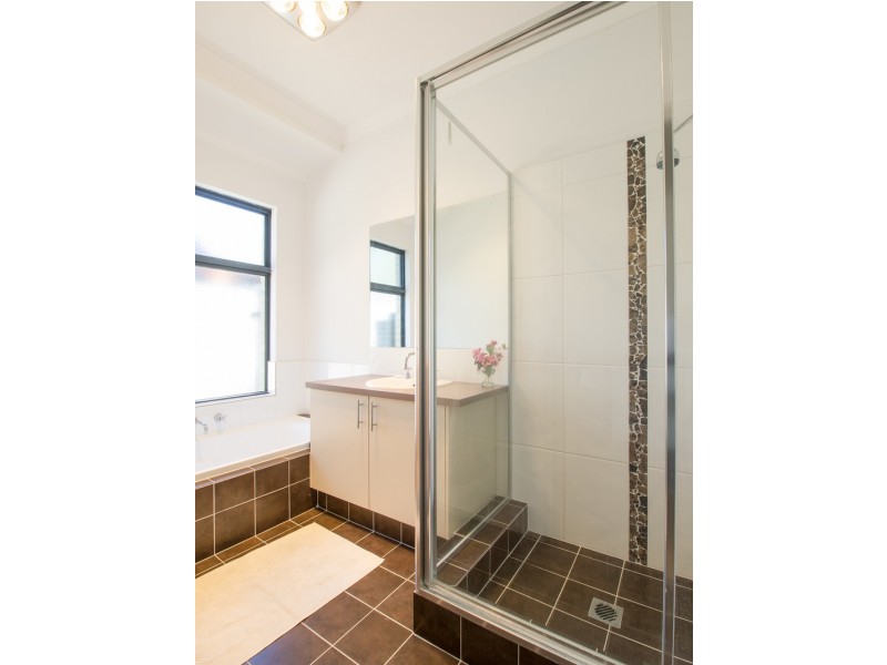 4 Verdin Close, Maida Vale WA 6057