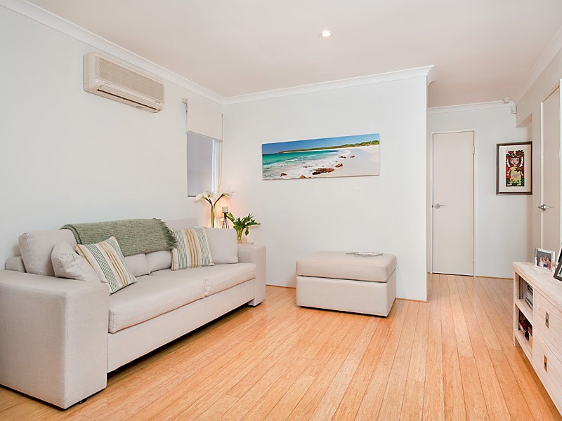 2/69 Golf View Street, Yokine WA 6060