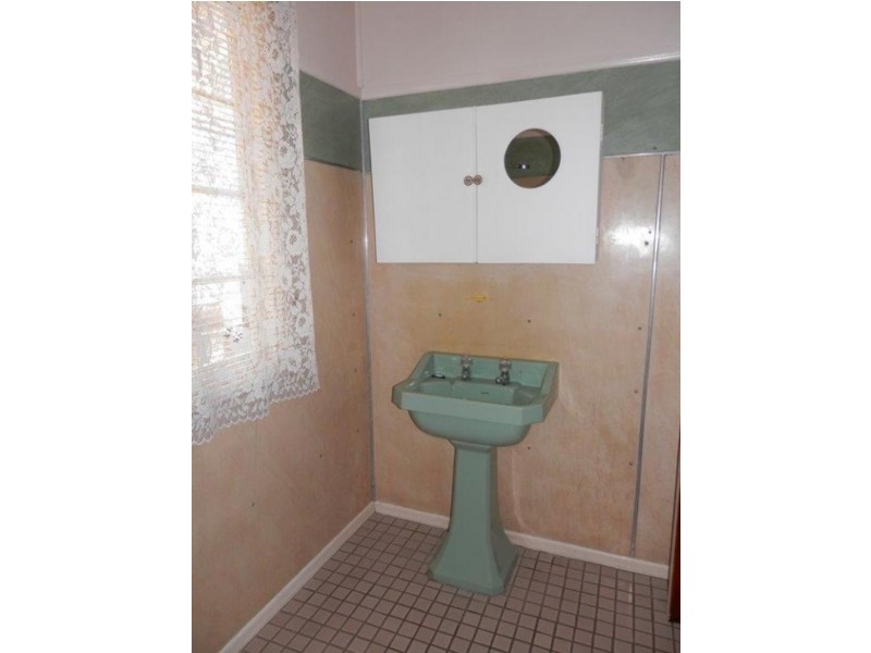138 Brisbane Road, Booval QLD 4304