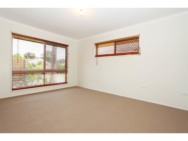 8 JARDINE DRIVE, Springwood QLD 4127